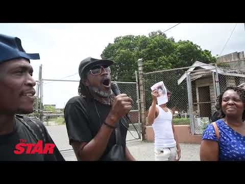 Donna Lee Donaldson protest outside HWT Police Station