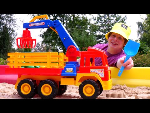 Моя песочница для малышей — Видео с машинками для самых маленьких — Грузовик с манипулятором