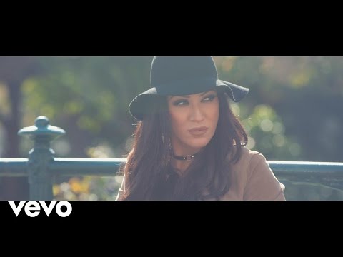 Βασιλική Νταντά - Φώτα Ανοιχτά (Official Music Video)