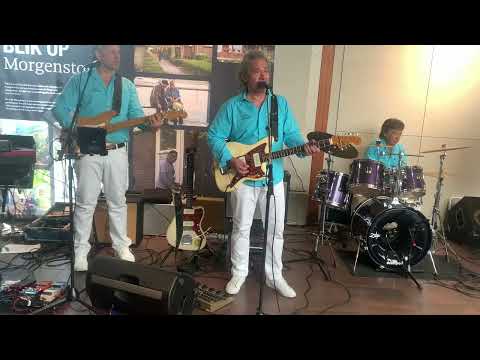 Java Guitars tijdens onthulling  muurfoto Crazy Rockers