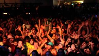 Steve Aoki & Mustard Pimp Live 2010 [AutoErotique - Gladiator [Steve Aoki and DJ AM Remix)]