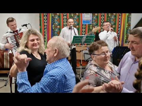 Czy sobota,czy niedziela z kapelą Stąporkowską wszyscy się bawią jak...Super ostatki w Zwoleniu.