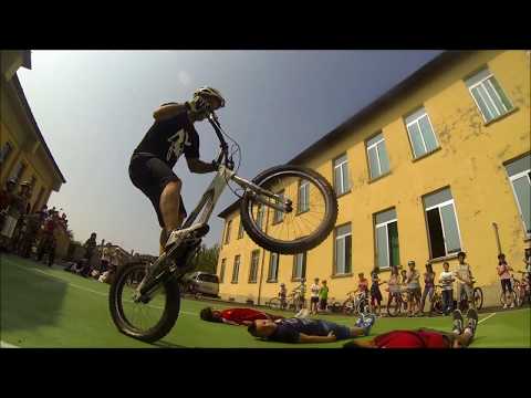 BMX Progetto nelle scuole con la bicicletta acrobatica  ! Max Cuciti