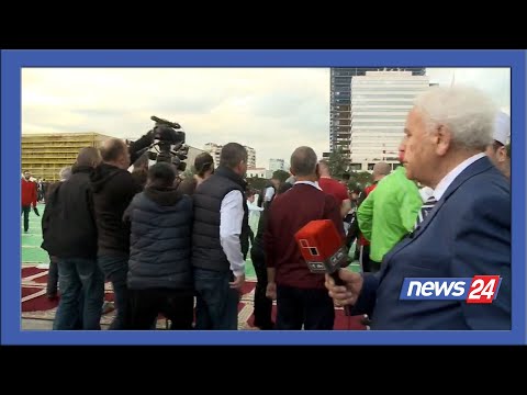 "S'ka Zot", incident në ceremoninë e faljes së Namazi gjatë transmetimit LIVE. Ja momenti...