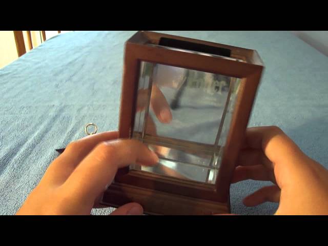 Vídeo relacionado con The Noble Collection Harry Potter Movie Prop Time Turner