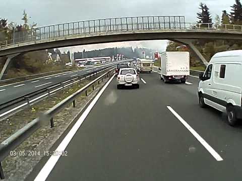 požar osebnega vozila na počivališču LOM, smer KP - LJ, 3 5 2014