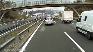 preview picture of video 'požar osebnega vozila na počivališču LOM, smer KP - LJ, 3 5 2014'