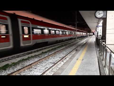 Frecciarossa AV. 9653 Milano C.le-Salerno in arrivo a Salerno