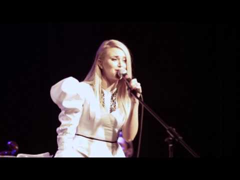 Cobzality - Cine-o lua barbat (acustic)