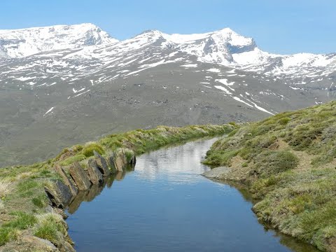 Las acequias romanas de careo de Sierra Nevada siguen dispersando la humedad hasta 200 metros