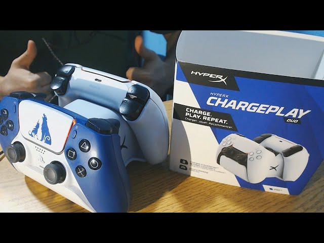 Vídeo relacionado con HyperX ChargePlay Duo - Estación de carga para controladores inalámbricos Playstation 5 DualSense, base ponderada y acoplamiento seguro, diseño compacto, cable USB-C incluido