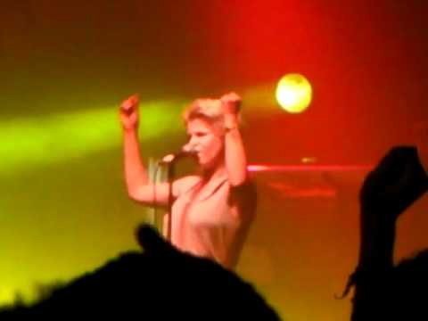 Robyn - Cobrastyle (Live at Wakestock 2010)