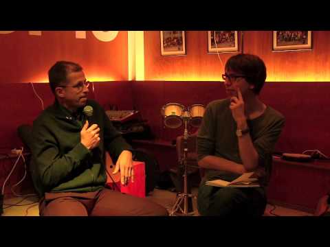 Rahatalous haltuun -kansanjuhlassa keskustelemassa Jan Hurri ja Lauri Holappa