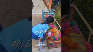 Download lagu AWESOME!!! A LITTLE CHILD IS AFRAID OF COLORFUL CHICKENS #youtubeshorts #viraltiktok mp3