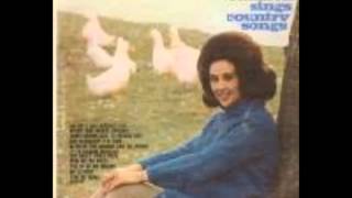 Wanda Jackson - Send Me No Roses (1965).
