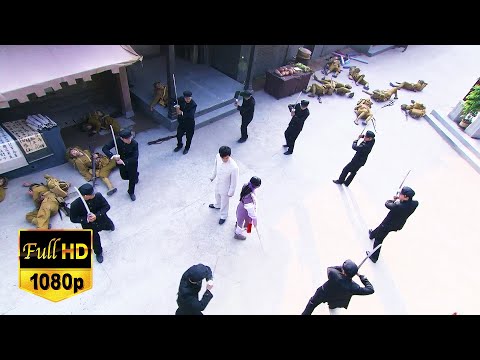 Japanese samurai surrounded him, not realizing that he was a master of Wing Chun kung fu.