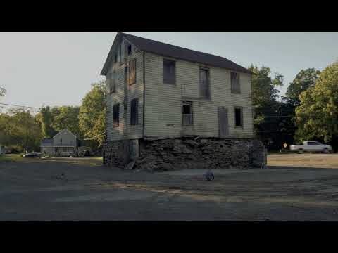 SQÜRL - John Ashbery Takes A Walk (feat. Charlotte Gainsbourg) (Official Music Video)