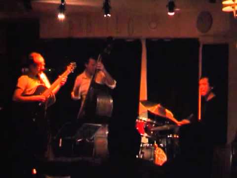 Pierre Perchaud (guit) trio avec Nicolas Moreaux (Basse) et Antoine Paganotti (drums)