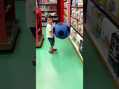 fun at play store//   CUTE  VIDEO// BY SAIANSH JASWAL// plz like share and subscribe