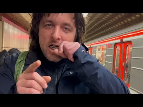 Crazy Dan Moi Guy on Metro Platform #didgeridoo #prague #danmoi #vietnamese #jawharp