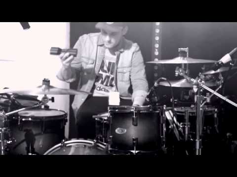 Niksn x Bushaltestelle Akustik