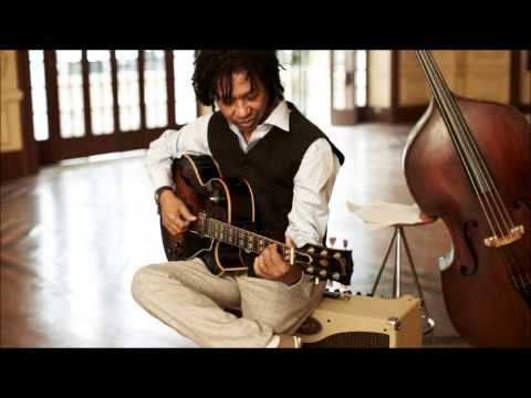 Video thumbnail for Tão Raro