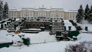 preview picture of video 'Fountains of Peterhof in winter'
