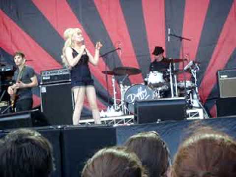 Duffy - Hanging On Too Long Live at V Fest Sydney 2009