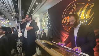 מוטי רוזנפלד & מנדי וויס - אנרגיות שיא בחתונה מטורפת! 🎹🔥Motti Rozenfeld & Mendy Weiss