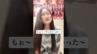 ハプニングでパンチラしちゃう女の子