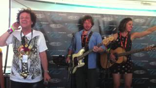 Leo Sayer &amp; Amber Lawrence - You Make Me Feel Like Dancing - Show at Homebush v8&#39;s 2013