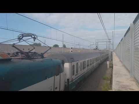 E444 018 per INTERCITY 605 MILANO CENTRALE-TARANTO in transito a BARI SANT'ANDREA