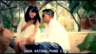 Download lagu YOCHEN & RANNY - SELAMANYA SATU (Cipt : YOCHEN AMOS & RANNY NANULAITTA) mp3