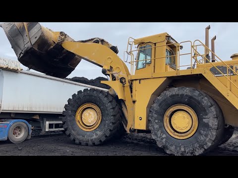 Caterpillar 990 Wheel Loader Loading Coal On Trucks - Ektor Epe