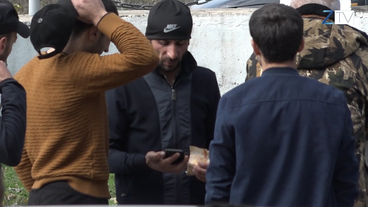 ՔՊ-ի աջակիցը` գումարը ձեռքին, շրջում է Տեղի ընտրատեղամասի մոտակայքում