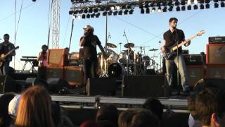 Οι SoundtrucK - live στην Αθηνα support στους Lynyrd Skynyrd 18/6/2012 0002.MTS