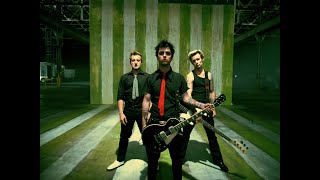 Kadr z teledysku American Idiot tekst piosenki Green Day