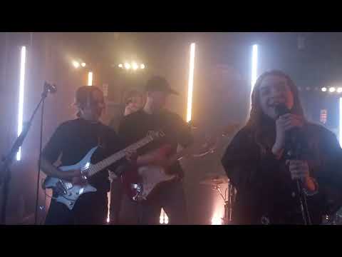 Minimal Wind feat Elisabeth Tiffany-Muretut meelt ja südametuld