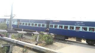 preview picture of video 'Kashi express arriving on (Belthra road)  station'