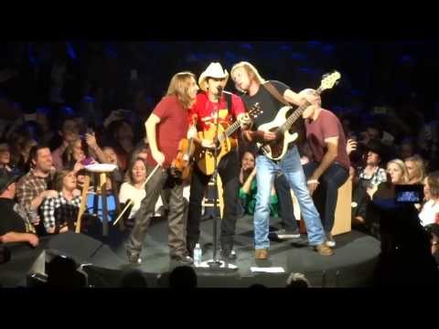 Brad Paisley - Xcel Energy Center, St Paul, MN