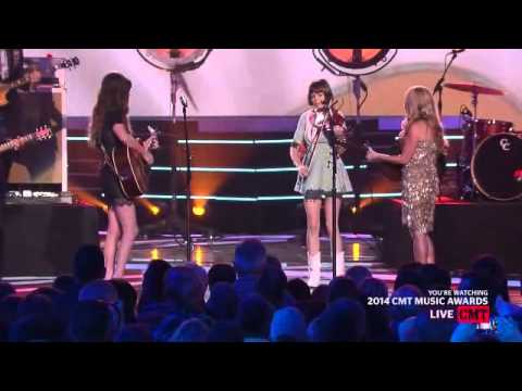 Lee Ann Womack & Kacey Musgrave   Livin' on love CMT Music Awards 2014