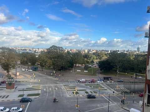 Video de YouTube - Amplio, con vistas despejadas y excelente conectividad