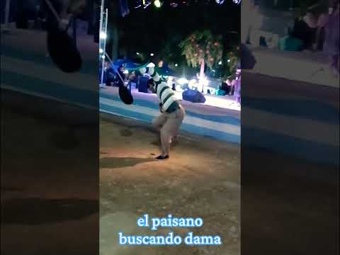 Plaza 25 de Mayo Empedrado Ctes 🇦🇷 está picante el paisano, buscando dama 😜 @portalgauchoaovivo