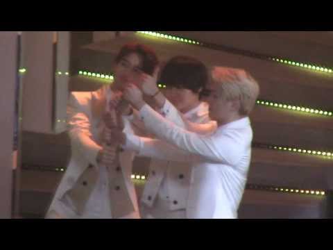 140116 GDA SHINee Thunb Tower