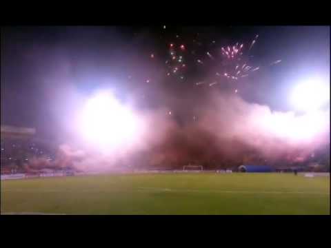 "Recibimiento espectacular WILSTERMANN VS PEÑAROL" Barra: Gurkas &bull; Club: Jorge Wilstermann