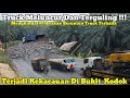 Truck Meluncur Dan Terguling Terjadi Kekacauan Di Bukit Kodok