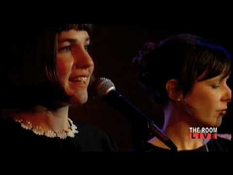 Que Sera Sera - The Living Sisters in The Room Live