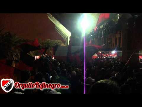 "Previa, la entrada y el recibimiento al más grande del interior. // Newell's 0 - 0 Independiente." Barra: La Hinchada Más Popular • Club: Newell's Old Boys