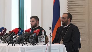 Կաթողիկոսի անվան զեղչումը առաձին կրոնական ուղղություն հիմնելու հայտ է. Արշակ Սրբազան