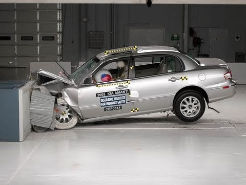 2005 Kia Amanti moderate overlap IIHS crash test